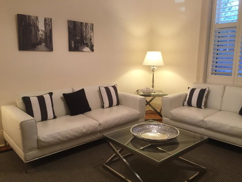8 Osborne - Hotel QLD 6
