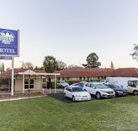 Bathurst Motor Inn - Hotel QLD