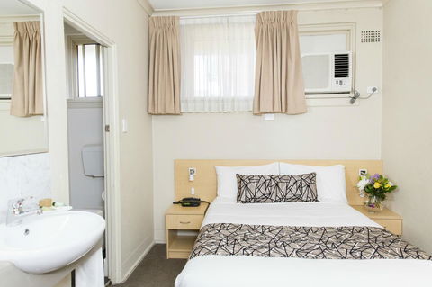 Bathurst Motor Inn - Hotel QLD 23