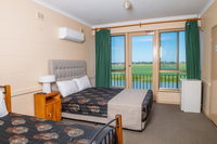 Book Tailem Bend Accommodation Vacations Hotel QLD Hotel QLD