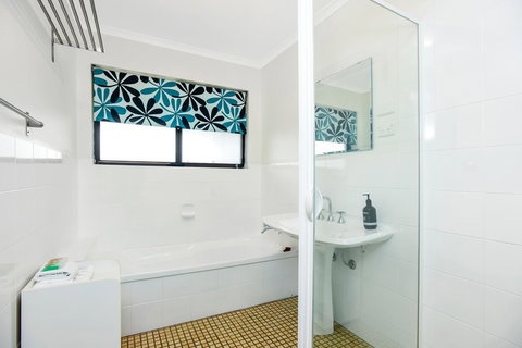 Red Door - Hotel QLD 7