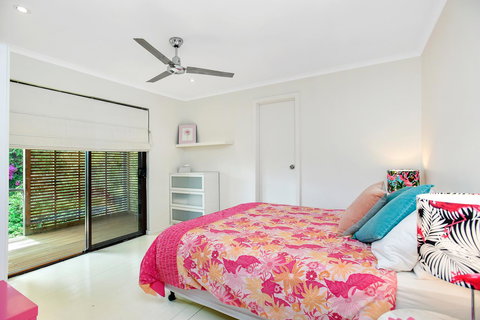 Red Door - Hotel QLD 10