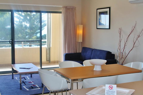 Pier Number 10 - Hotel QLD 6