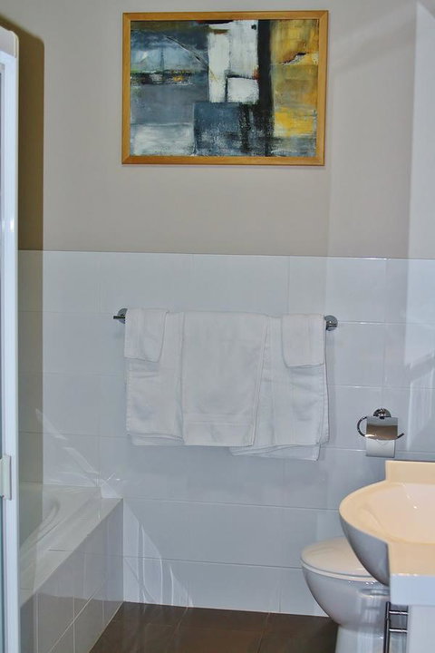 Pier Number 10 - Hotel QLD 10