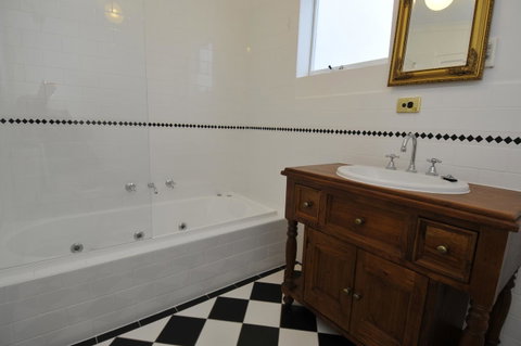 Peppermint Farm Cottage - Hotel QLD 5