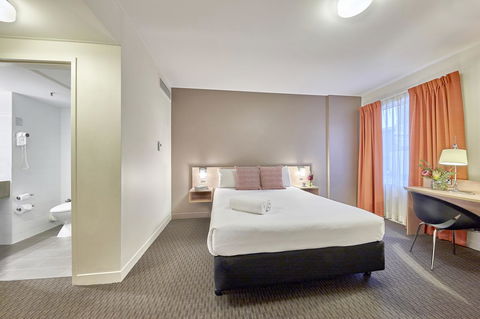 Ibis Perth - Hotel QLD 4