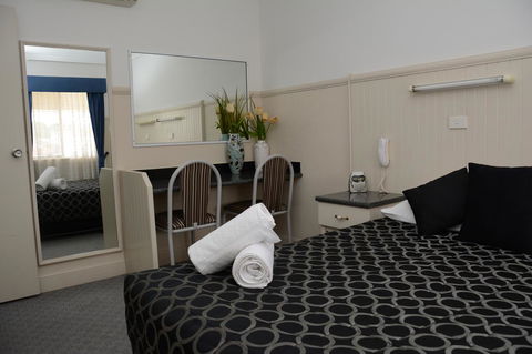 Ben Chifley Motor Inn - Hotel QLD 18