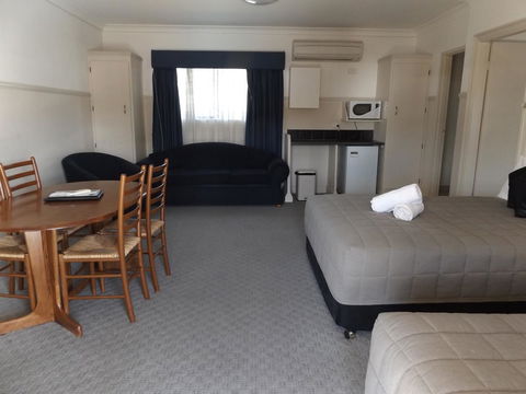 Ben Chifley Motor Inn - Hotel QLD 24
