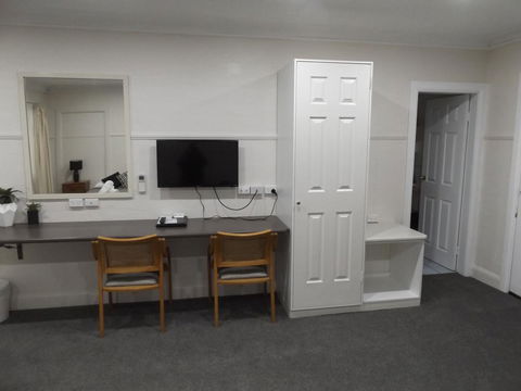 Ben Chifley Motor Inn - Hotel QLD 6