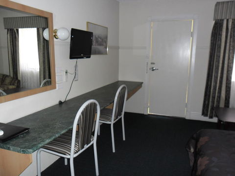 Ben Chifley Motor Inn - Hotel QLD 40