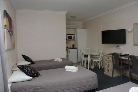 Ben Chifley Motor Inn - Hotel QLD 4