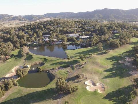 Villa Executive 2br Cypress DS Located Within Cypress Lakes Resort - Hotel QLD 4