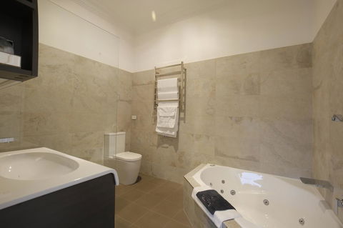 Romanz In The Valley (Luxury B&B) - Hotel QLD 4