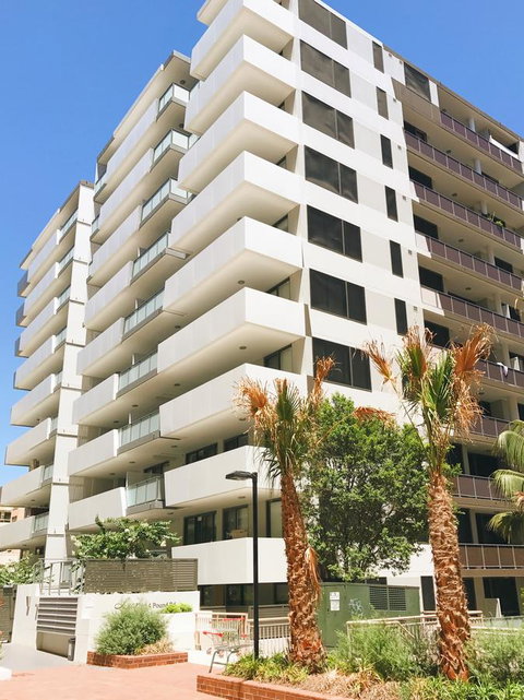 Modern & Cosy 2-Bedroom Apartment Hornsby - Hotel QLD 1