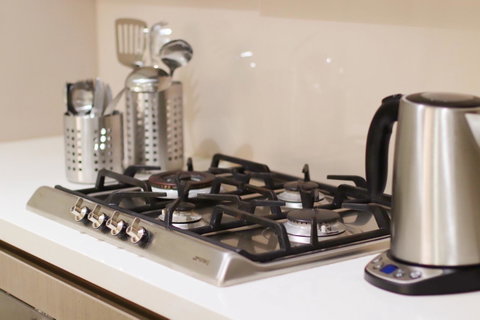 Modern & Cosy 2-Bedroom Apartment Hornsby - Hotel QLD 10
