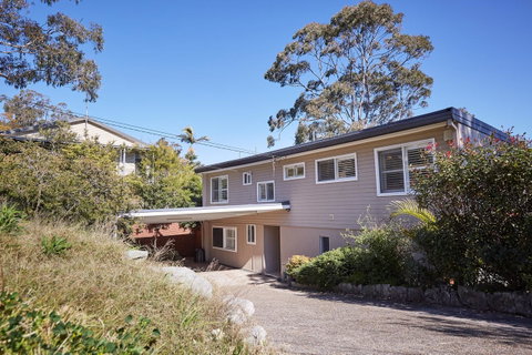 Bright And Spacious Family Home With Leafy Deck - Hotel QLD 32