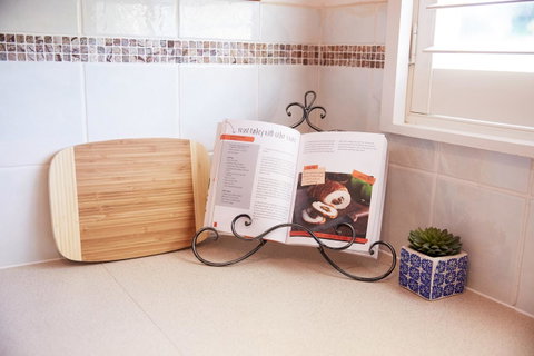 Bright And Spacious Family Home With Leafy Deck - Hotel QLD 20