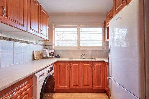 Bright And Spacious Family Home With Leafy Deck - Hotel QLD 18
