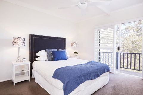 Bright And Spacious Family Home With Leafy Deck - Hotel QLD 1