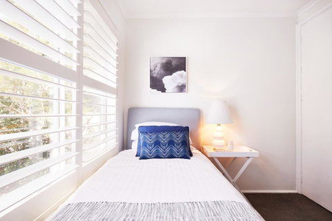 Bright And Spacious Family Home With Leafy Deck - Hotel QLD 25