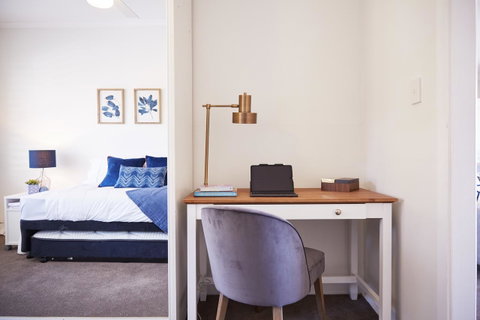 Bright And Spacious Family Home With Leafy Deck - Hotel QLD 27