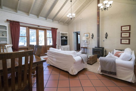 Thistle Hill Guesthouse - Walk To Many Wineries And Restaurants - Hotel QLD 32
