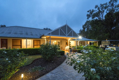 Thistle Hill Guesthouse - Walk To Many Wineries And Restaurants - Hotel QLD 0