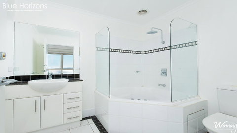Blue Horizons, Unit 808, 41-45 Shoal Bay Road - Hotel QLD 14