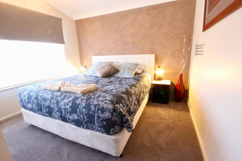 Full Circle Apartments - Hotel QLD 2