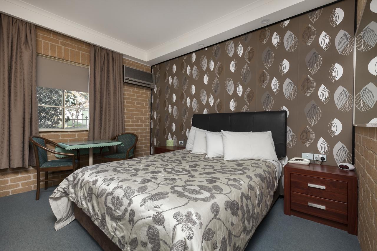 Queanbeyan West NSW Hotel QLD