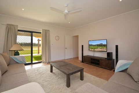 JE Guesthouse, Central To All The Hunter Valley Has To Offer - Hotel QLD 4