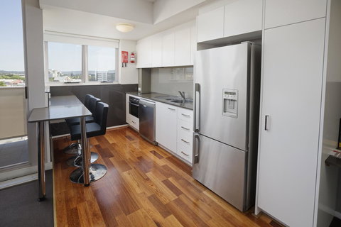 Honeysuckle Executive Apartments - Hotel QLD 4