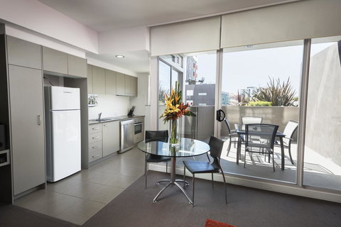 Honeysuckle Executive Apartments - Hotel QLD 6