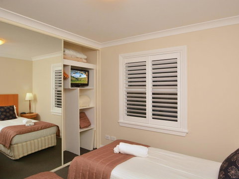 Villa De Saran Located Within Cypress Lakes - Hotel QLD 10