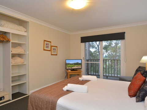 Villa De Saran Located Within Cypress Lakes - Hotel QLD 1