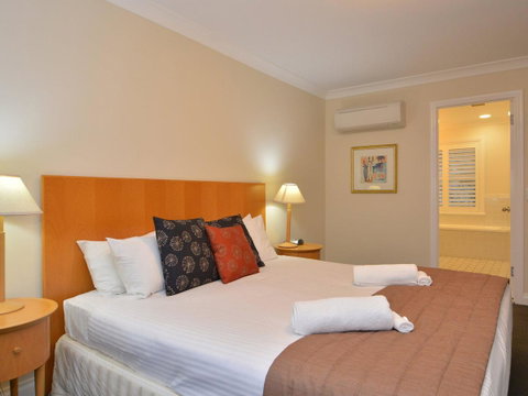 Villa De Saran Located Within Cypress Lakes - Hotel QLD 5