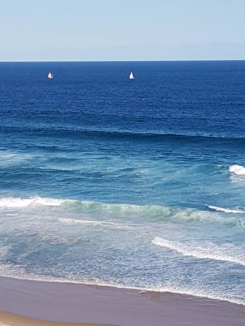 Arena Luxury Beachfront Apartment - Hotel QLD 21