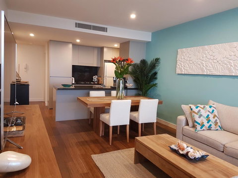 Arena Luxury Beachfront Apartment - Hotel QLD 39