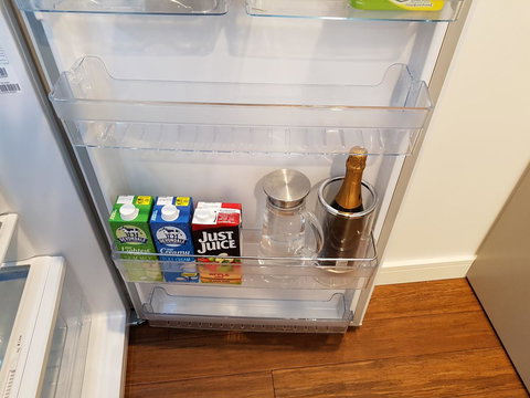 Arena Luxury Beachfront Apartment - Hotel QLD 18