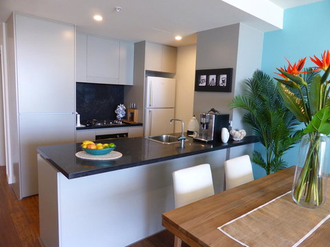 Arena Luxury Beachfront Apartment - Hotel QLD 17