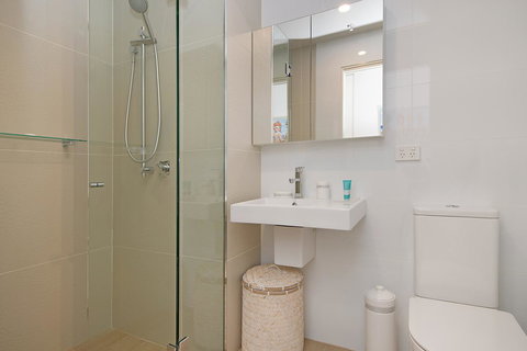 Arena Luxury Beachfront Apartment - Hotel QLD 42