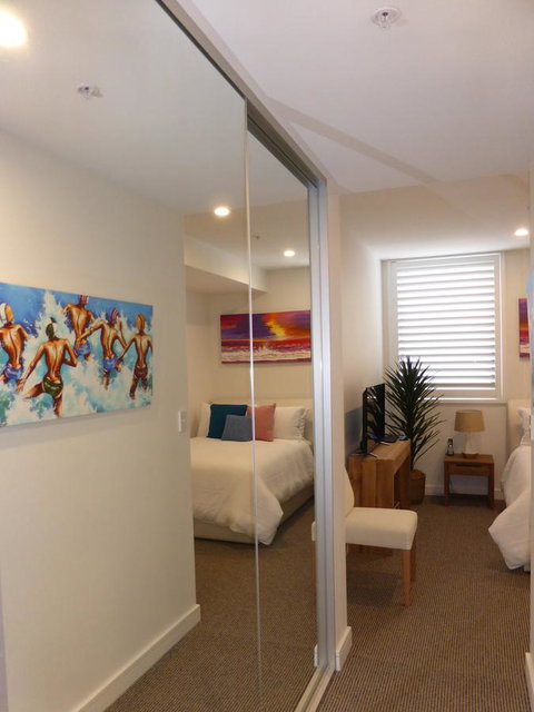 Arena Luxury Beachfront Apartment - Hotel QLD 28