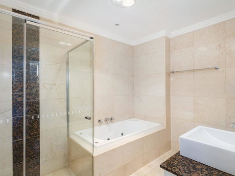 Regatta 13 - Hotel QLD 6