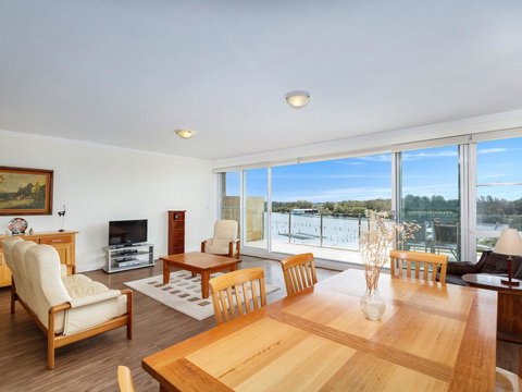 Regatta 13 - Hotel QLD 5