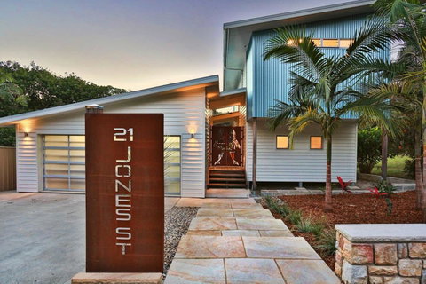 Drifted Away - Hotel QLD 0