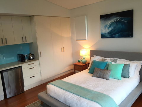 Drifted Away - Hotel QLD 4