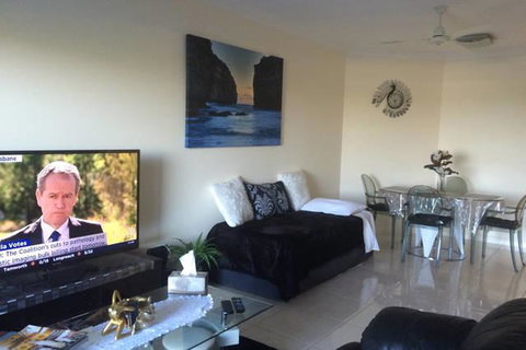 Nomikis\'On The Avenue - Hotel QLD 18
