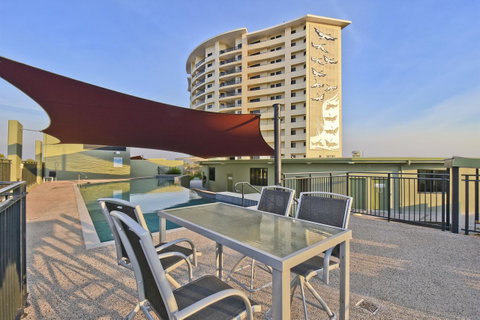Nomikis\'On The Avenue - Hotel QLD 12