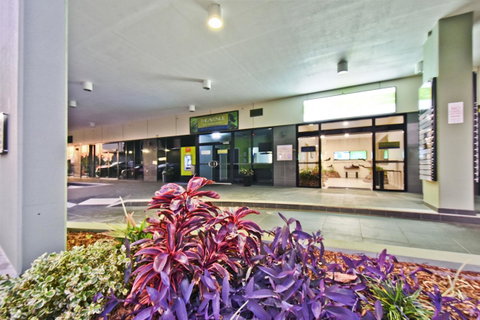 Nomikis\'On The Avenue - Hotel QLD 19