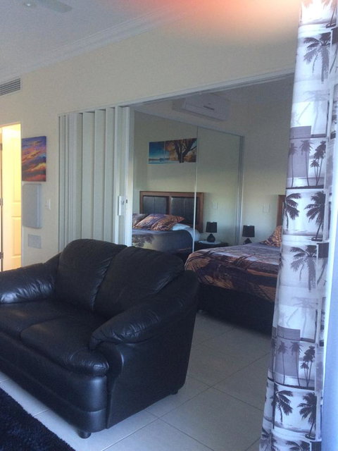 Nomikis\'On The Avenue - Hotel QLD 14